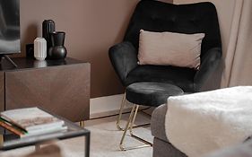 Stylish & Recently Refurbished Chester Apartment - Up To 6